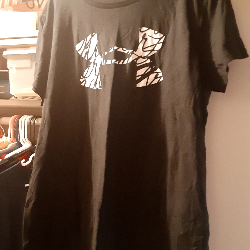 Womens Under Armour tshirt, XL